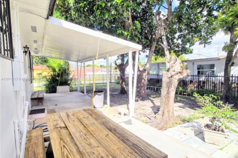 Touwnhouse à louer à Miami, Floride: 3 chambres, 176.51 m2 № 1967052 - photo 23