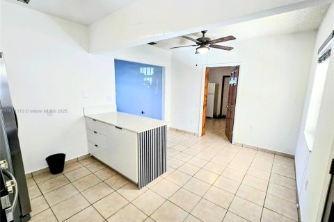 Touwnhouse à louer à Miami, Floride: 3 chambres, 176.51 m2 № 1967052 - photo 17