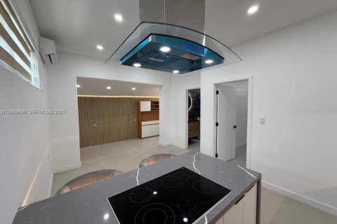 Villa ou maison à louer à North Miami, Floride: 1 chambre, 157.28 m2 № 2046134 - photo 6