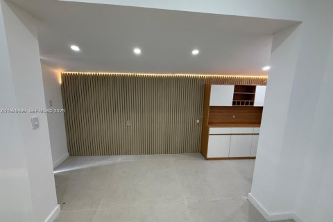 Villa ou maison à louer à North Miami, Floride: 1 chambre, 157.28 m2 № 2046134 - photo 10