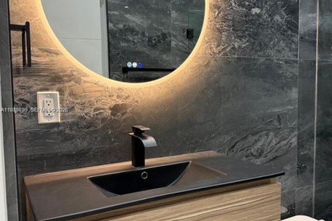 Villa ou maison à louer à North Miami, Floride: 1 chambre, 157.28 m2 № 2046134 - photo 16