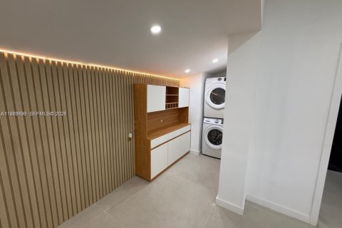 Villa ou maison à louer à North Miami, Floride: 1 chambre, 157.28 m2 № 2046134 - photo 9