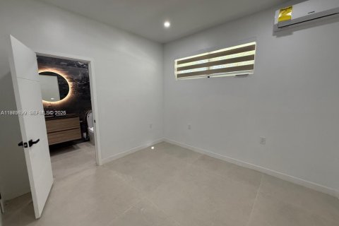 Villa ou maison à louer à North Miami, Floride: 1 chambre, 157.28 m2 № 2046134 - photo 12