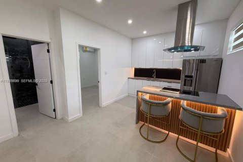 Villa ou maison à louer à North Miami, Floride: 1 chambre, 157.28 m2 № 2046134 - photo 3