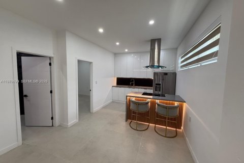 Villa ou maison à louer à North Miami, Floride: 1 chambre, 157.28 m2 № 2046134 - photo 2