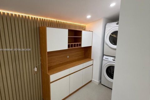 Villa ou maison à louer à North Miami, Floride: 1 chambre, 157.28 m2 № 2046134 - photo 11