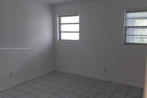 Condominio en venta en Lauderdale Lakes, Florida, 1 dormitorio, 60.39 m2 № 1979848 - foto 11