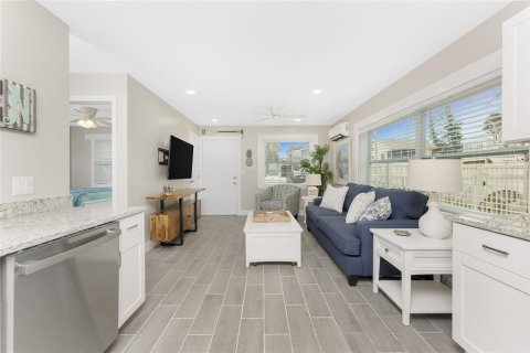 Condo in Englewood, Florida, 4 bedrooms  № 1560297 - photo 9