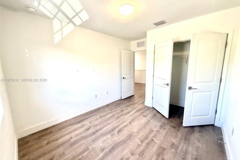 Adosado en alquiler en Miami Gardens, Florida, 3 dormitorios, 159.05 m2 № 2010463 - foto 12