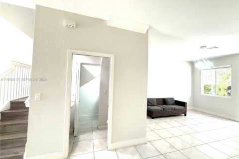 Adosado en alquiler en Miami Gardens, Florida, 3 dormitorios, 159.05 m2 № 2010463 - foto 4