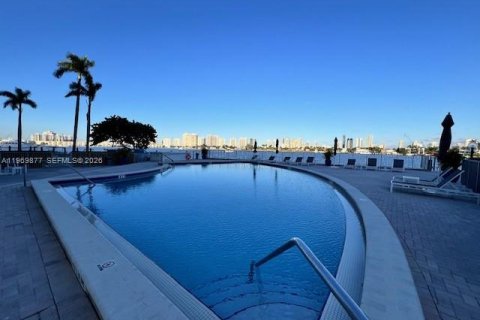 Condo in North Miami Beach, Florida, 2 bedrooms  № 2030690 - photo 11