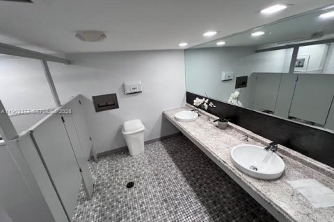 Condo in North Miami Beach, Florida, 2 bedrooms  № 2030690 - photo 14