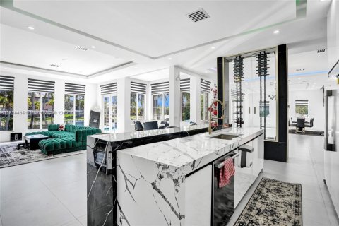 House in Parkland, Florida 7 bedrooms, 518.86 sq.m. № 1973216 - photo 23