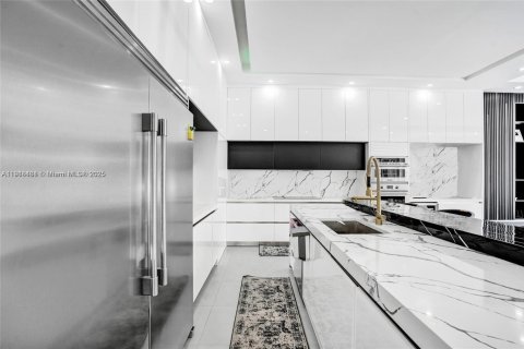 House in Parkland, Florida 7 bedrooms, 518.86 sq.m. № 1973216 - photo 20