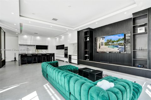 House in Parkland, Florida 7 bedrooms, 518.86 sq.m. № 1973216 - photo 27