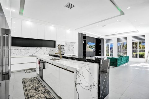 House in Parkland, Florida 7 bedrooms, 518.86 sq.m. № 1973216 - photo 19