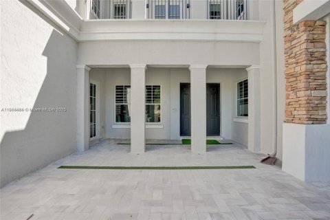 House in Parkland, Florida 7 bedrooms, 518.86 sq.m. № 1973216 - photo 15