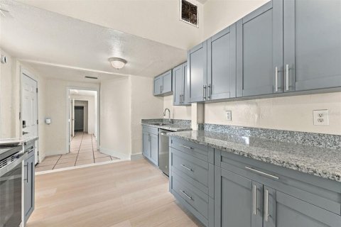 Villa ou maison à louer à Saint Petersburg, Floride: 4 chambres, 130.34 m2 № 2388740 - photo 5