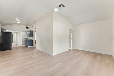 Villa ou maison à louer à Saint Petersburg, Floride: 4 chambres, 130.34 m2 № 2388740 - photo 8