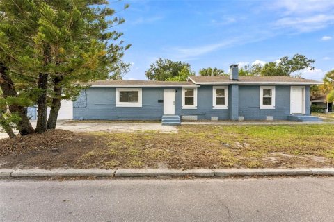 Villa ou maison à louer à Saint Petersburg, Floride: 4 chambres, 130.34 m2 № 2388740 - photo 2