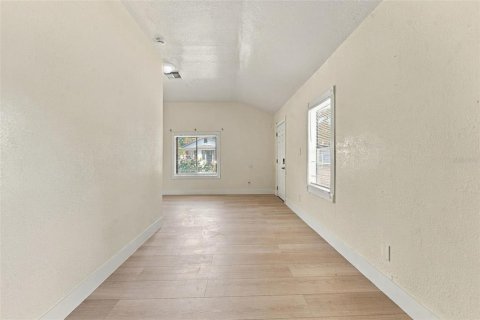 Villa ou maison à louer à Saint Petersburg, Floride: 4 chambres, 130.34 m2 № 2388740 - photo 10