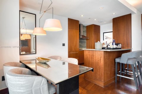 Купить кондоминиум в Бэл-Харбор, Флорида 1 спальня, 106.56м2, № 1986805 - фото 21