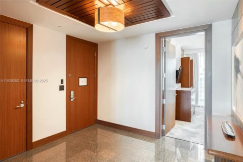 Кондоминиум с 1 спальней в Бэл-Харбор, Флорида № 1986805