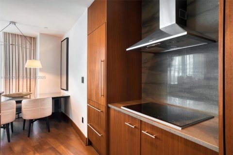 Купить кондоминиум в Бэл-Харбор, Флорида 1 спальня, 106.56м2, № 1986805 - фото 27