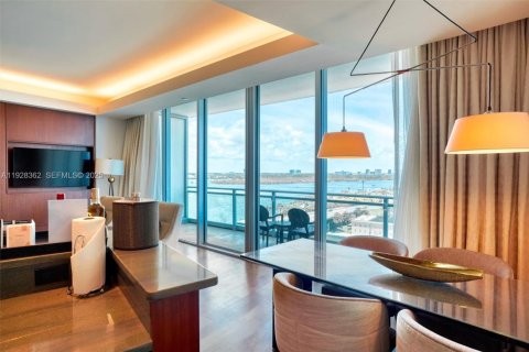 Купить кондоминиум в Бэл-Харбор, Флорида 1 спальня, 106.56м2, № 1986805 - фото 15