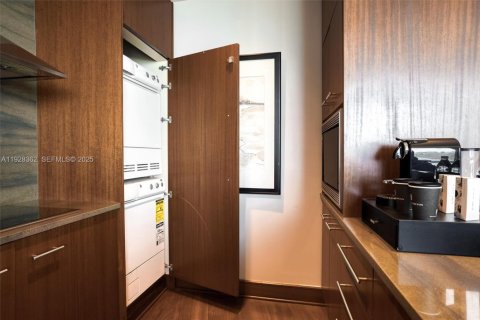 Купить кондоминиум в Бэл-Харбор, Флорида 1 спальня, 106.56м2, № 1986805 - фото 24