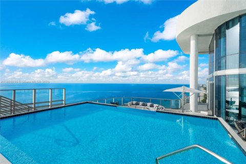 Condo in Sunny Isles Beach, Florida, 4 bedrooms  № 1833973 - photo 1