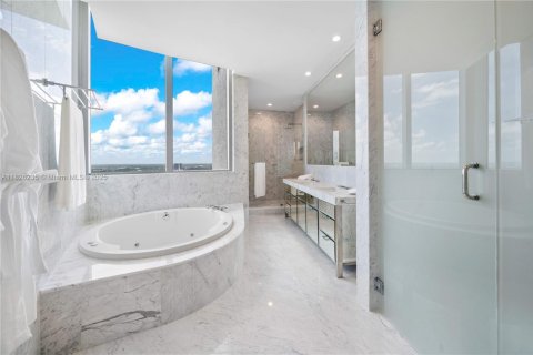 Condo in Sunny Isles Beach, Florida, 4 bedrooms  № 1833973 - photo 22