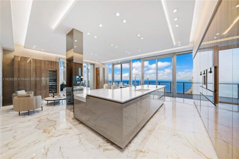 Condo in Sunny Isles Beach, Florida, 4 bedrooms  № 1833973 - photo 10