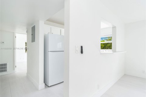 Снять в аренду квартиру в Форт-Лодердейл, Флорида 3 спальни, 1909.33м2, № 1990772 - фото 6