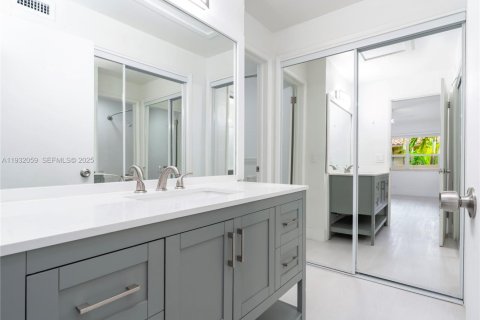 Снять в аренду квартиру в Форт-Лодердейл, Флорида 3 спальни, 1909.33м2, № 1990772 - фото 12