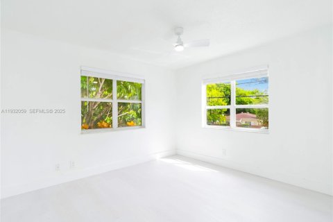 Снять в аренду квартиру в Форт-Лодердейл, Флорида 3 спальни, 1909.33м2, № 1990772 - фото 15