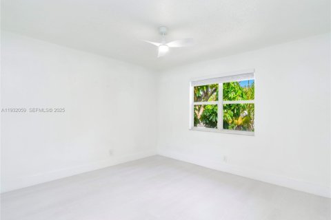 Снять в аренду квартиру в Форт-Лодердейл, Флорида 3 спальни, 1909.33м2, № 1990772 - фото 18