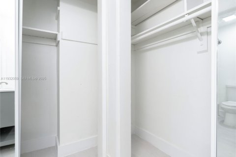 Снять в аренду квартиру в Форт-Лодердейл, Флорида 3 спальни, 1909.33м2, № 1990772 - фото 13