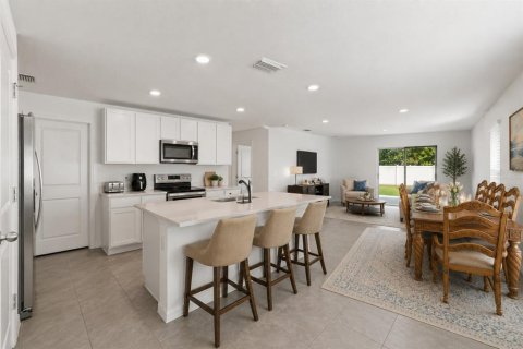 Villa ou maison à vendre à Zephyrhills, Floride: 5 chambres, 227.89 m2 № 2100932 - photo 2