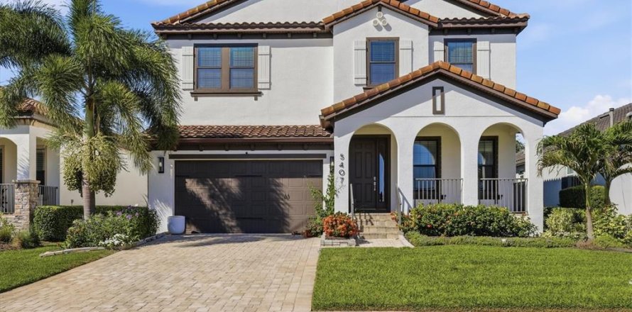 House in Bradenton, Florida 4 bedrooms, 298.49 sq.m. № 2094324