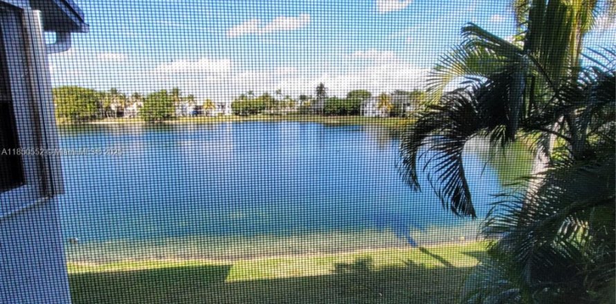 Condominio en Homestead, Florida, 2 dormitorios  № 1857418