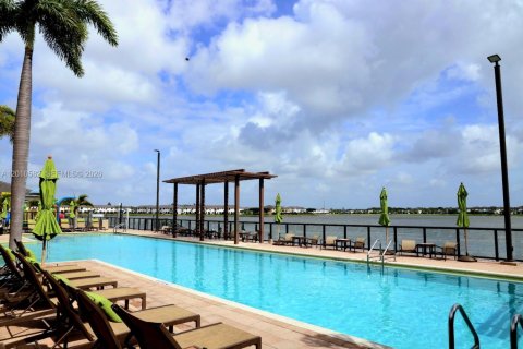 Townhouse in Miami Lakes, Florida 4 bedrooms, 177.26 sq.m. № 2188762 - photo 21