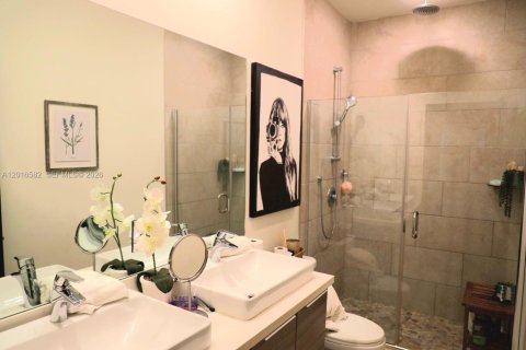 Townhouse in Miami Lakes, Florida 4 bedrooms, 177.26 sq.m. № 2188762 - photo 9