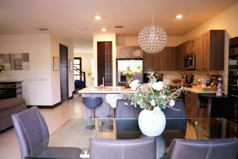 Townhouse in Miami Lakes, Florida 4 bedrooms, 177.26 sq.m. № 2188762 - photo 3