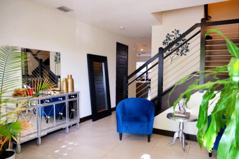 Townhouse in Miami Lakes, Florida 4 bedrooms, 177.26 sq.m. № 2188762 - photo 7