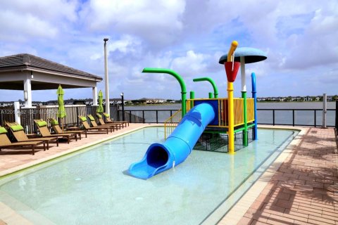 Townhouse in Miami Lakes, Florida 4 bedrooms, 177.26 sq.m. № 2188762 - photo 20