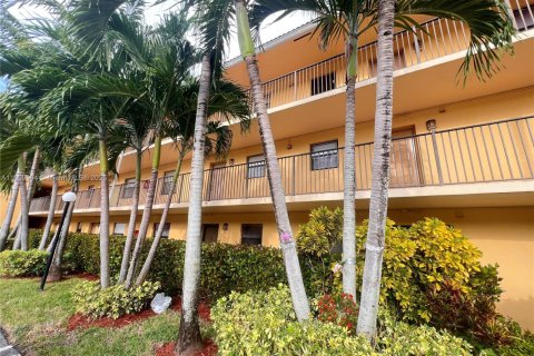 Copropriété à louer à Coral Springs, Floride: 2 chambres, 78.04 m2 № 1965235 - photo 12
