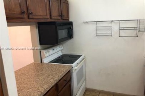 Copropriété à louer à Coral Springs, Floride: 2 chambres, 78.04 m2 № 1965235 - photo 2