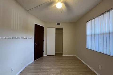Copropriété à louer à Coral Springs, Floride: 2 chambres, 78.04 m2 № 1965235 - photo 4