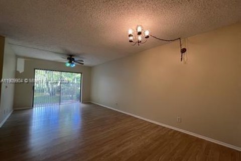 Copropriété à louer à Coral Springs, Floride: 2 chambres, 78.04 m2 № 1965235 - photo 3